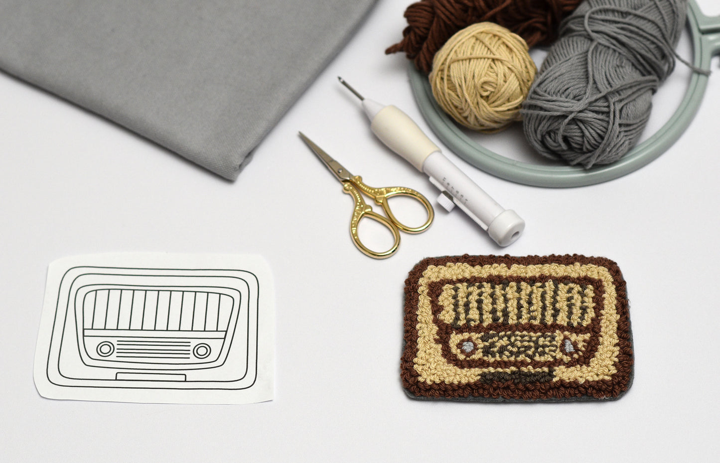 Vintage Radio Punch Needle Coaster Pattern PDF Digital Download - Wood Grain Retro Design