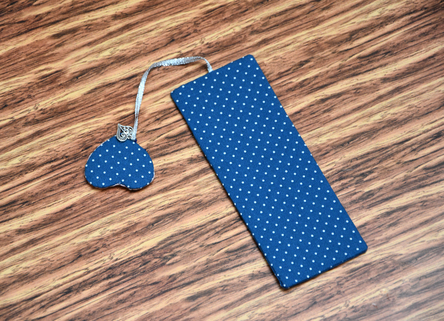 Heart Window Bookmark Pattern & Tutorial – DIY Fabric Bookmark Sewing Pattern