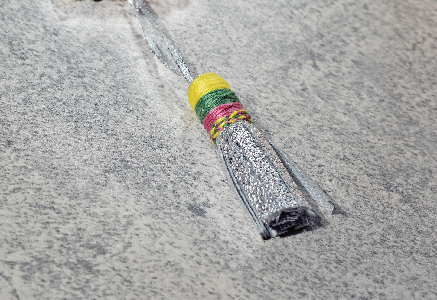 Florales Punch Needle-Lesezeichen mit Quaste - digitales Muster