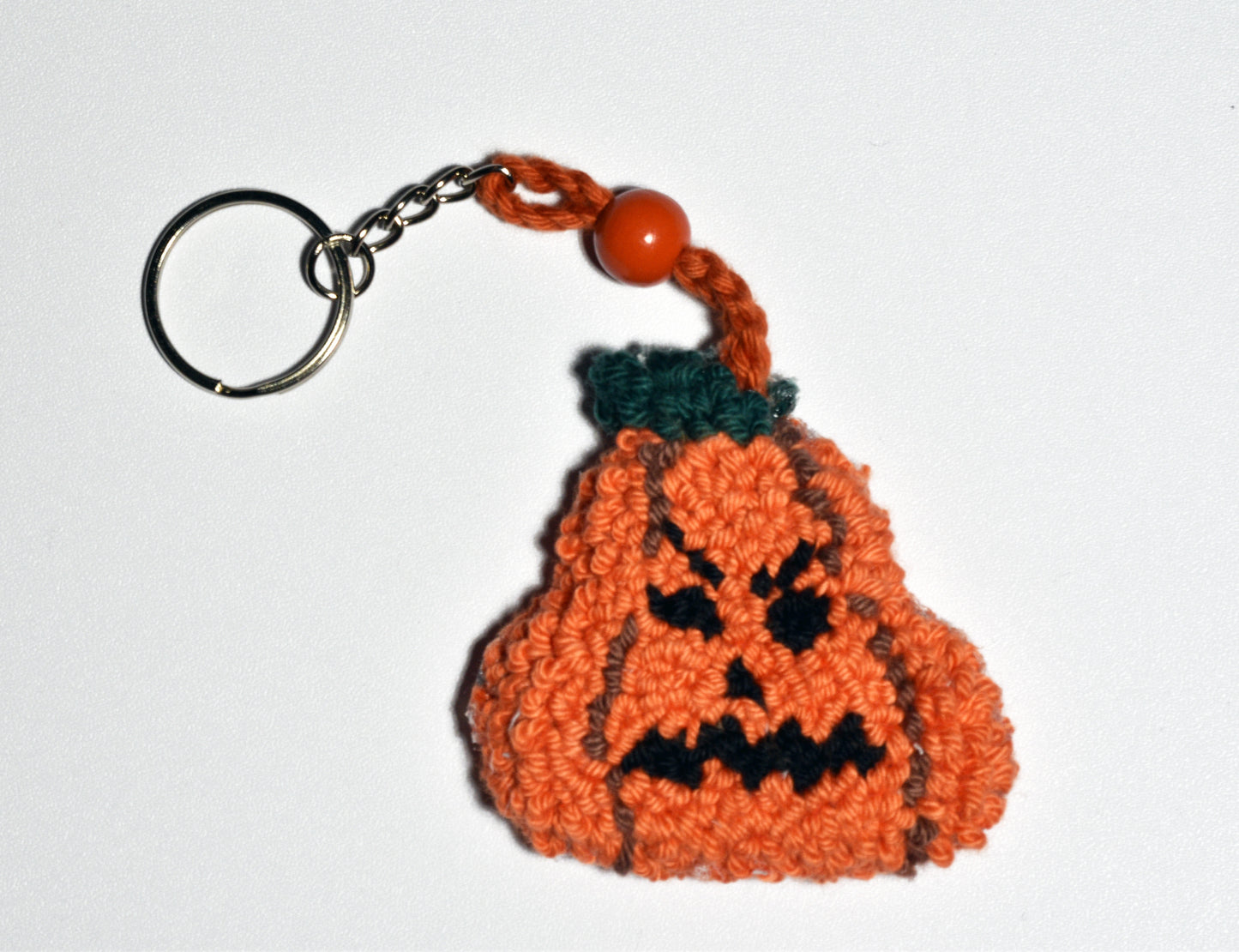 Halloween-Schlüsselanhänger mit Punch Needle (PDF-Vorlage) – Kreieren Sie Ihre eigenen gruseligen Accessoires!